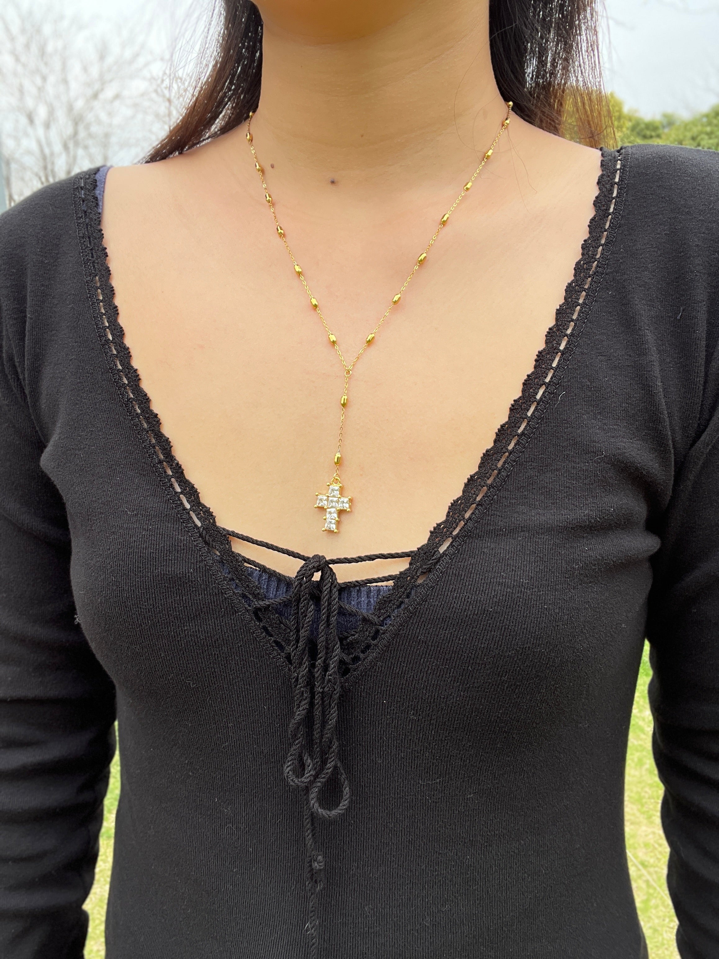 collier Ava